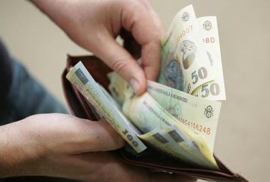 Cati romani au salariul de cel putin 10.000 de lei pe luna?